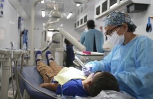 مشرط “النيابة الملكية” يطال الختان: صِدام الهوية والقانون في بريطانيا