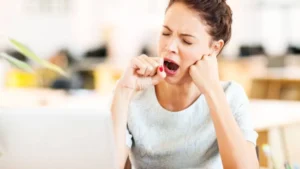 سارق الأعمار الصامت.. “قلة النوم” أخطر من سوء الغذاء