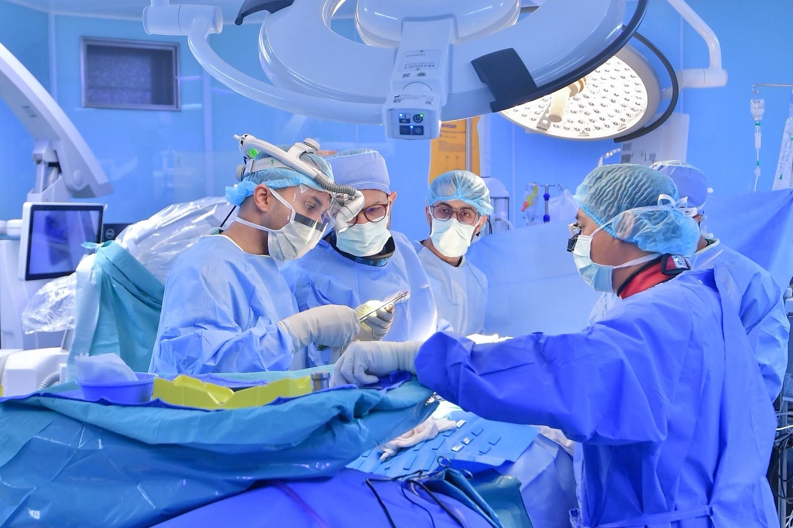 إنجاز طبي وطني يعيد صياغة جراحات العمود الفقري عالمياً بالحرس الوطني 