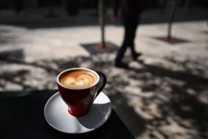 كيف يهدد شرب القهوة على معدة فارغة توازنك الهرموني؟