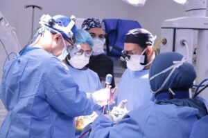 المدينة الطبية تنجح في إجراء أول جراحة لتعديل “الجنف”