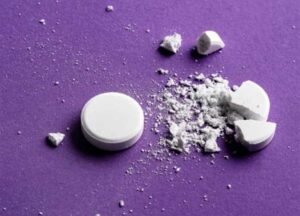 مخاطر كسر أقراص الدواء على الفاعلية والسلامة