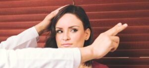 ترميم الذاكرة بحركة العين.. كيف يتجاوز العقل البشري صدماته الكبرى؟