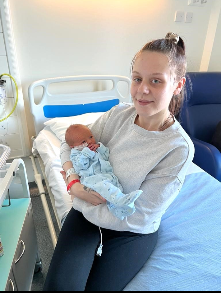 بريطانيا تحتفي بأول طفل يولد من “رحم مزروع” لمتبرعة متوفاة 