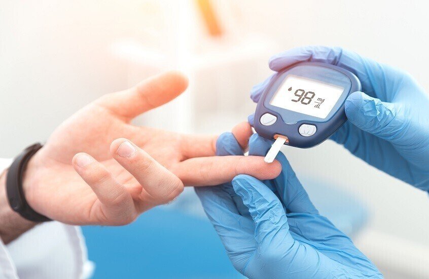 أسباب خفية وراء ارتفاع سكر الدم بعيداً عن الحلويات 