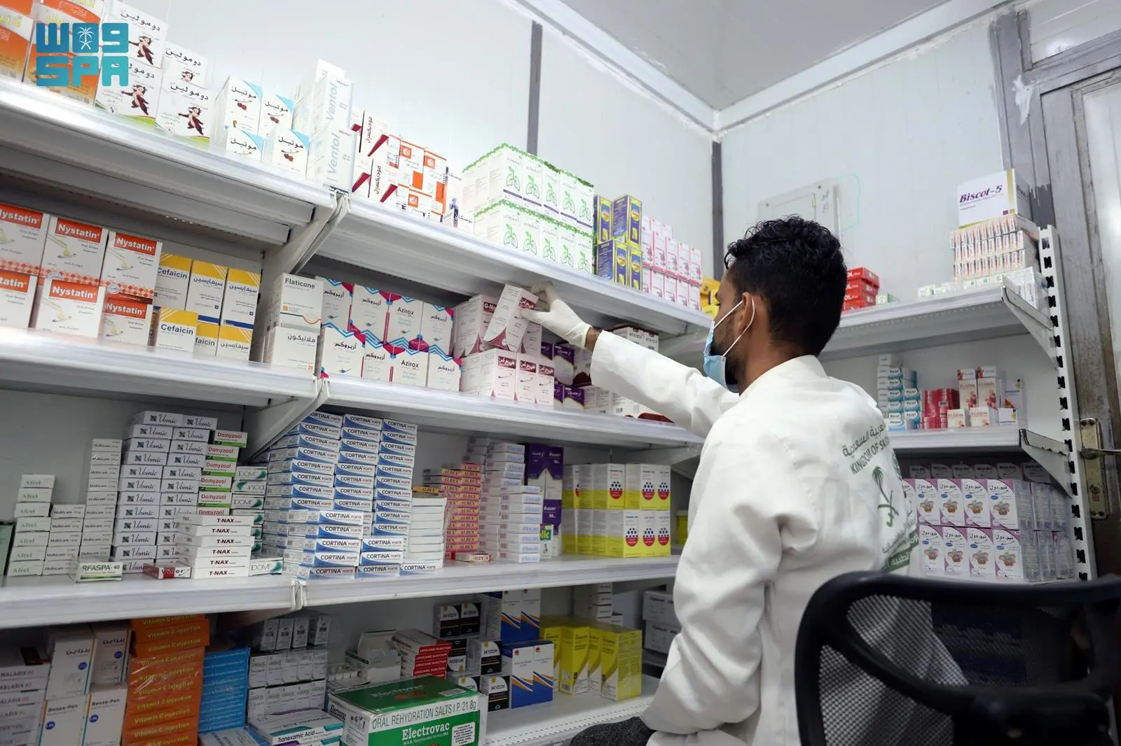 عيادات “مركز الملك سلمان” المتنقلة تغيث المئات في مديرية عبس 