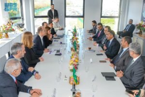 وزير الصناعة في “ليون” الفرنسية لتوطين إنتاج اللقاحات والأدوية الحيوية بالمملكة