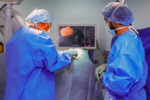 “التخصصي” يجري تخطيط كهربية الدماغ العميق لطفلة دون سن الثانية