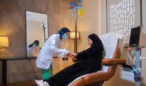 بحث علمي مشترك يرسخ دور فيتامين «سي» الوريدي كركيزة علاجية حديثة وداعمة